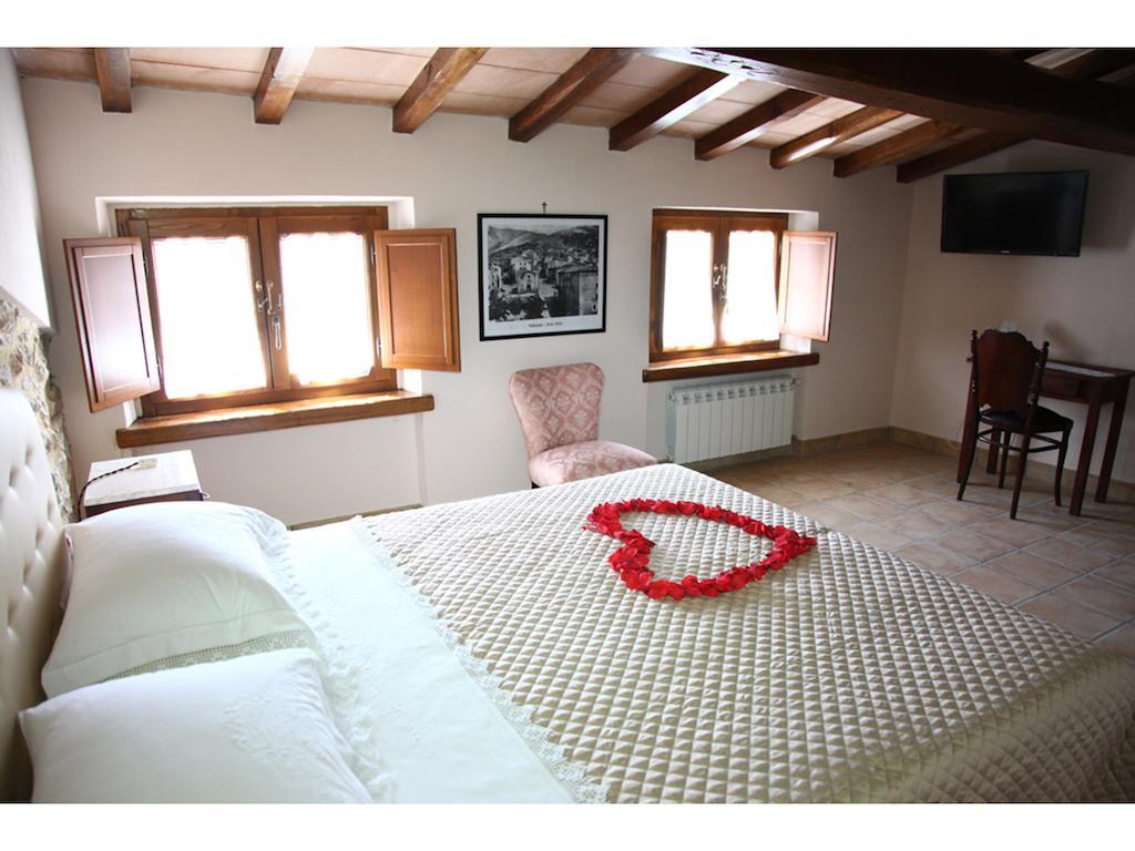 B&B Valle Degli Ulivi Vallecorsa الغرفة الصورة